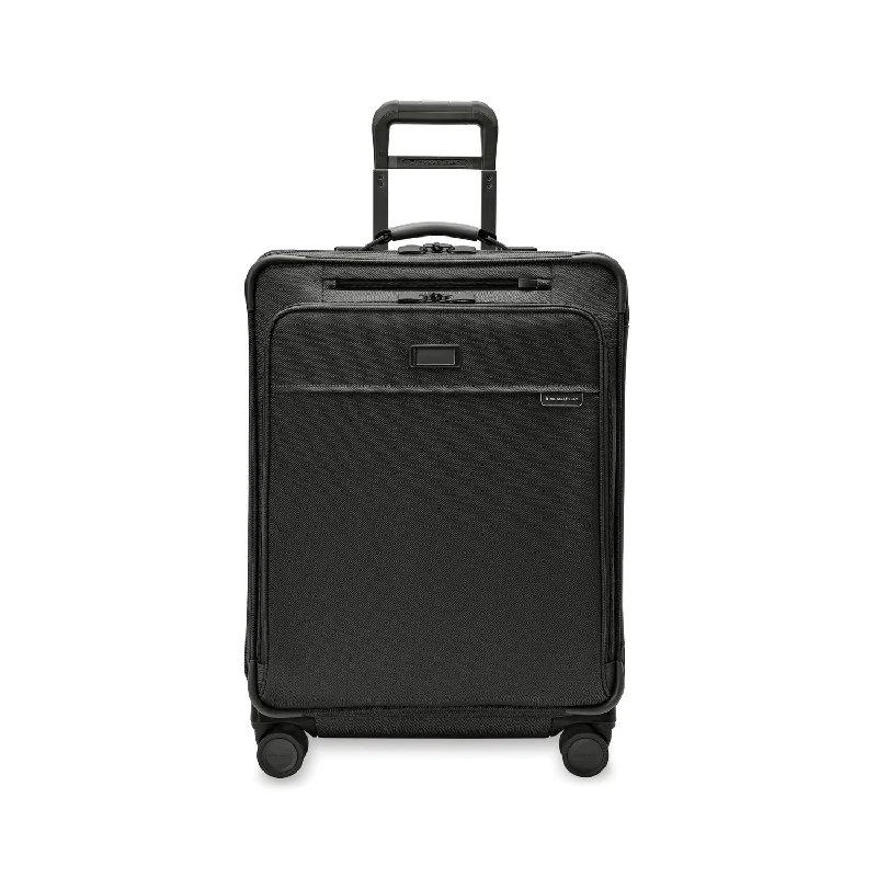 Briggs & Riley Baseline Global Medium Expandable Spinner